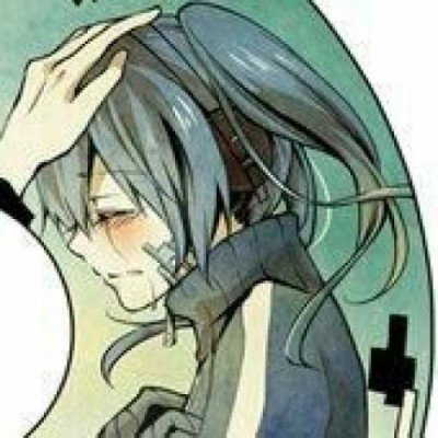女子开车忘拉手刹把自己撞了